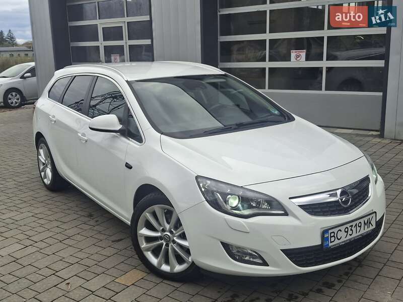 Универсал Opel Astra 2012 в Дрогобыче