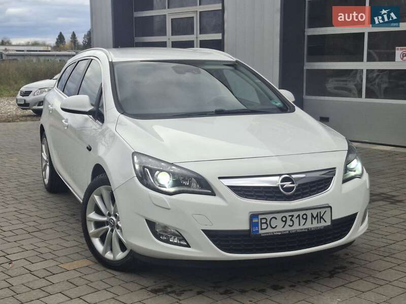 Универсал Opel Astra 2012 в Дрогобыче