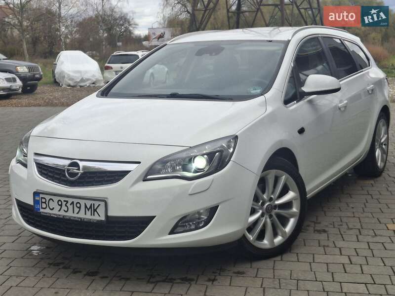 Универсал Opel Astra 2012 в Дрогобыче