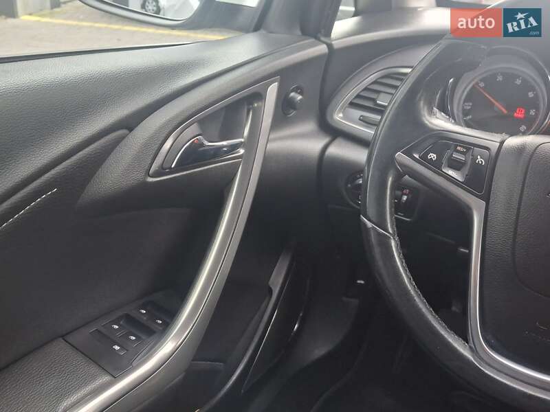 Универсал Opel Astra 2012 в Дрогобыче