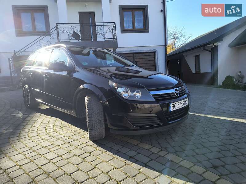 Универсал Opel Astra 2006 в Новояворовске