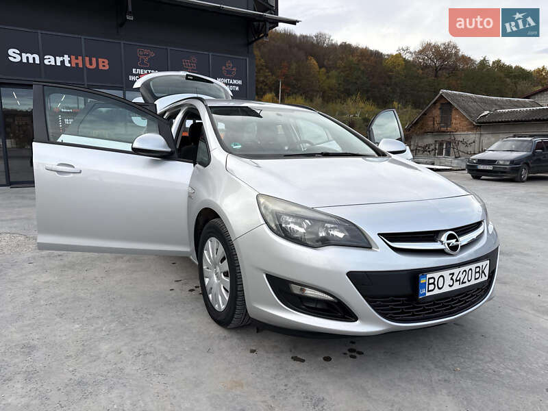 Універсал Opel Astra 2013 в Тернополі
