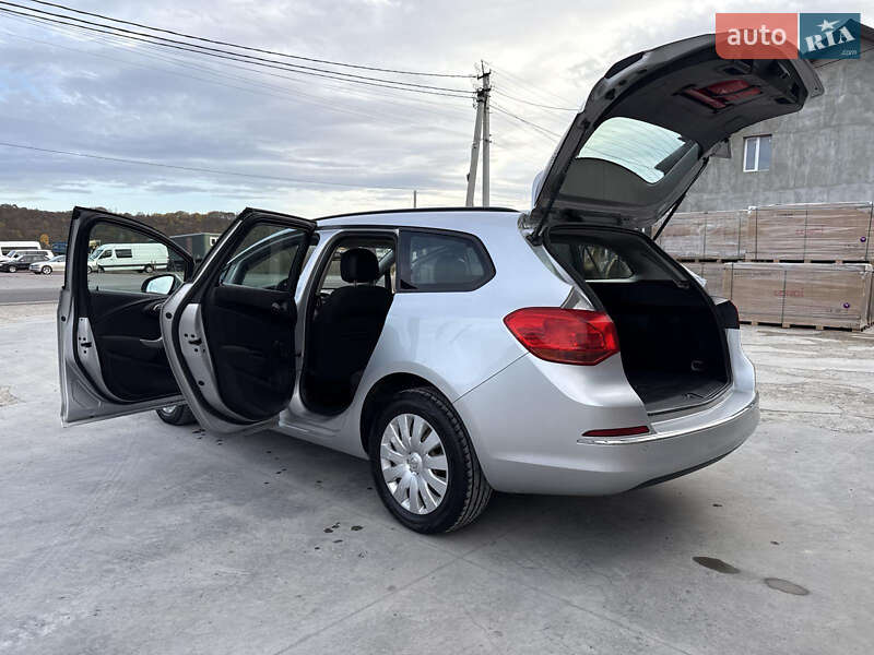 Універсал Opel Astra 2013 в Тернополі