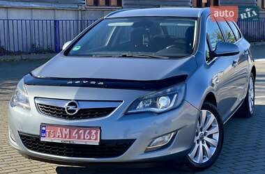 Універсал Opel Astra 2011 в Тернополі