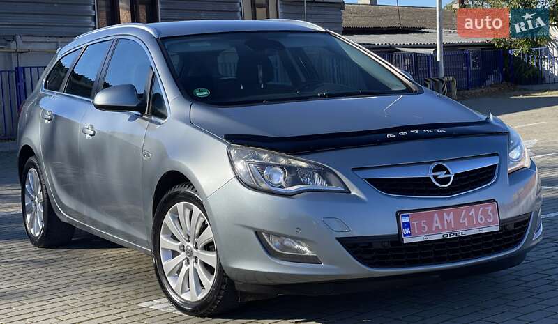 Универсал Opel Astra 2011 в Тернополе