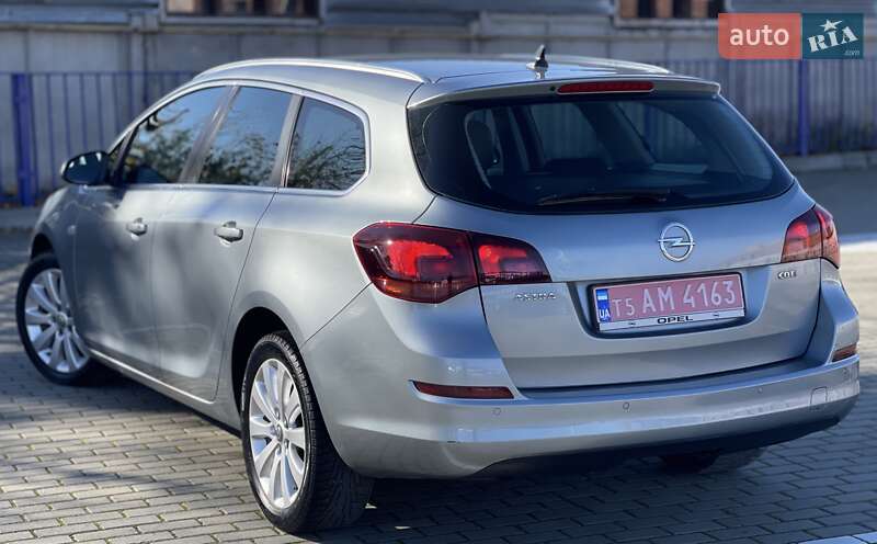 Универсал Opel Astra 2011 в Тернополе
