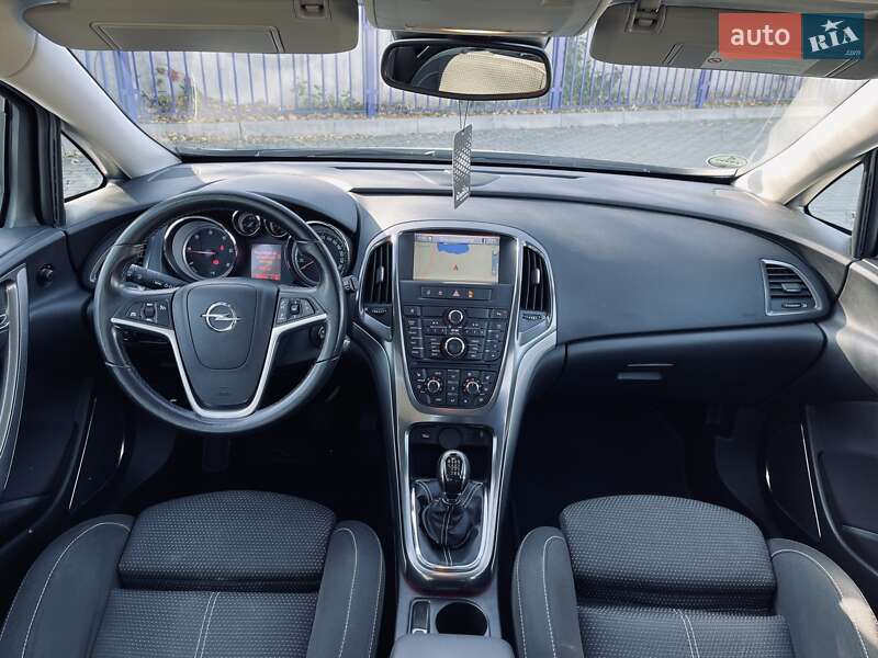 Универсал Opel Astra 2011 в Тернополе