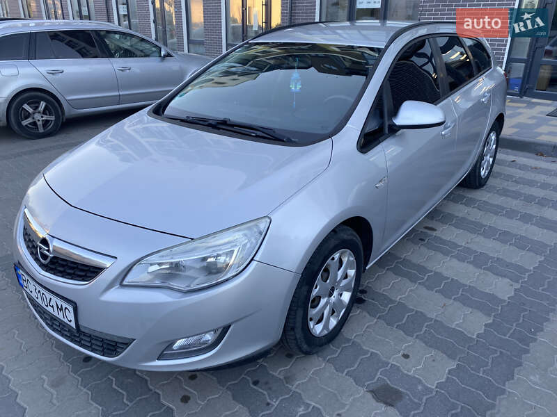 Універсал Opel Astra 2012 в Жовкві