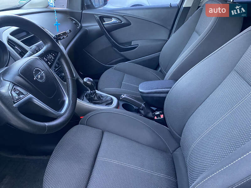 Універсал Opel Astra 2012 в Жовкві