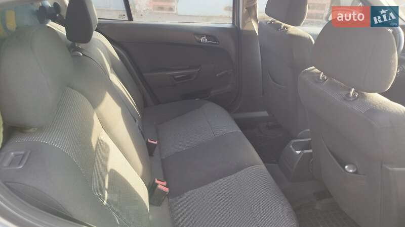 Хэтчбек Opel Astra 2006 в Киеве