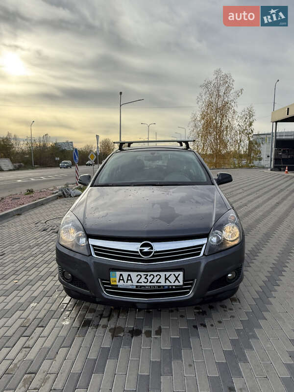 Opel Astra 2011 Opel Astra 2011