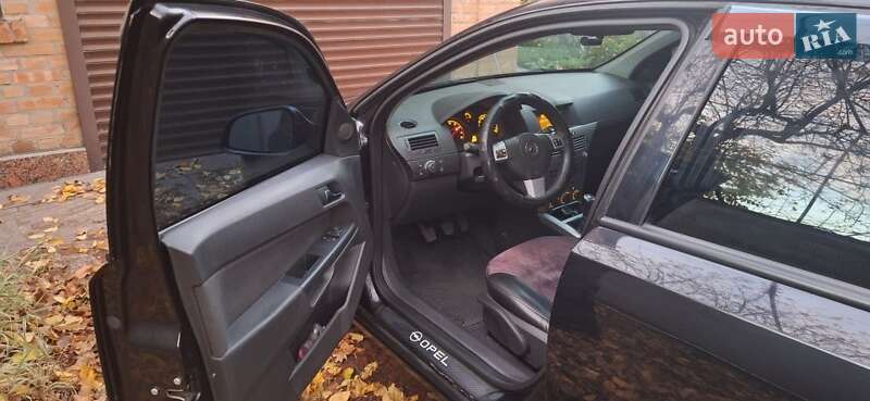 Хэтчбек Opel Astra 2010 в Кропивницком