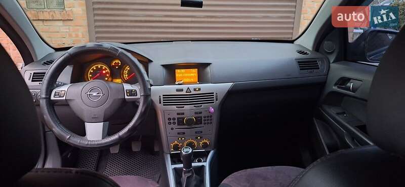 Хэтчбек Opel Astra 2010 в Кропивницком