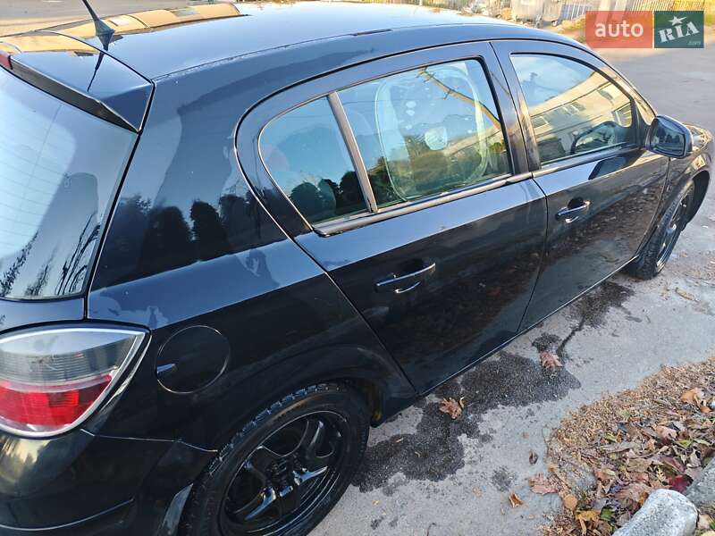 Хэтчбек Opel Astra 2011 в Львове