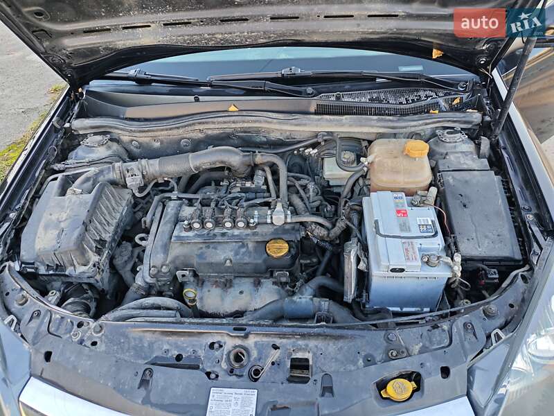 Хэтчбек Opel Astra 2011 в Львове