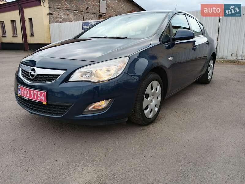Opel Astra 2011 Opel Astra 2011