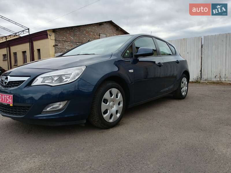 Хэтчбек Opel Astra 2011 в Прилуках