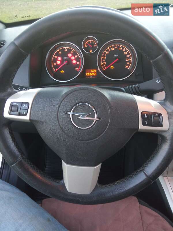 Хэтчбек Opel Astra 2008 в Млинове фото 2 Хэтчбек Opel Astra 2008 в Млинове