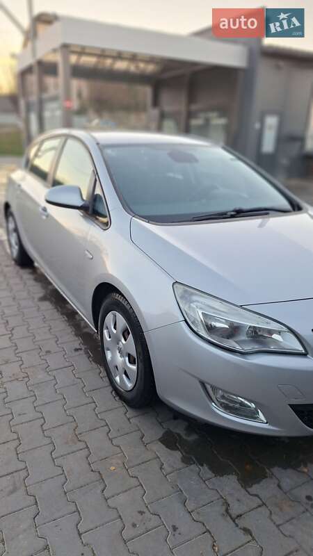 Хэтчбек Opel Astra 2011 в Ярмолинцах