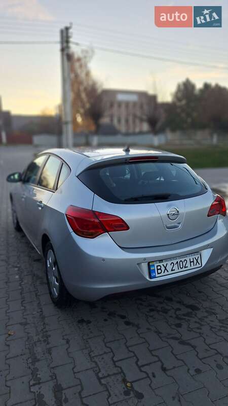 Хэтчбек Opel Astra 2011 в Ярмолинцах