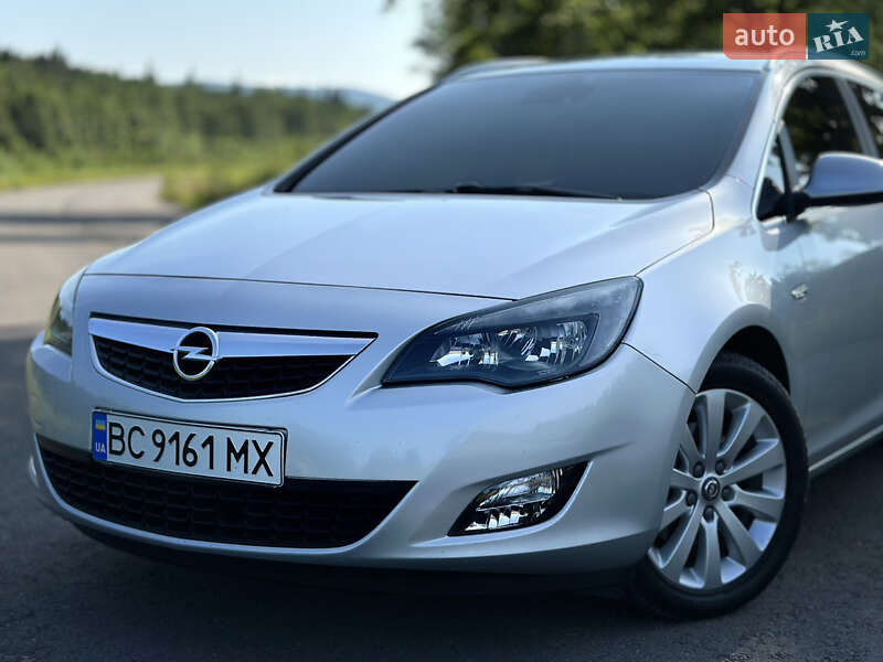 Универсал Opel Astra 2012 в Дрогобыче