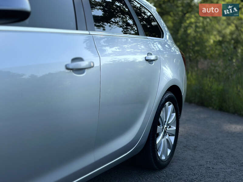 Универсал Opel Astra 2012 в Дрогобыче