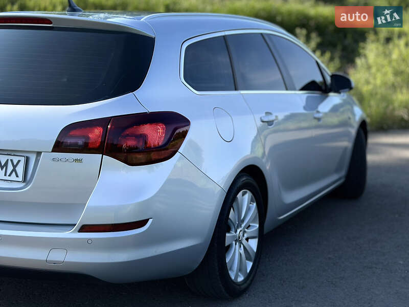 Универсал Opel Astra 2012 в Дрогобыче