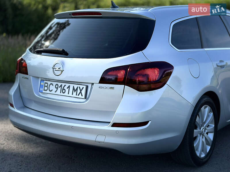 Универсал Opel Astra 2012 в Дрогобыче