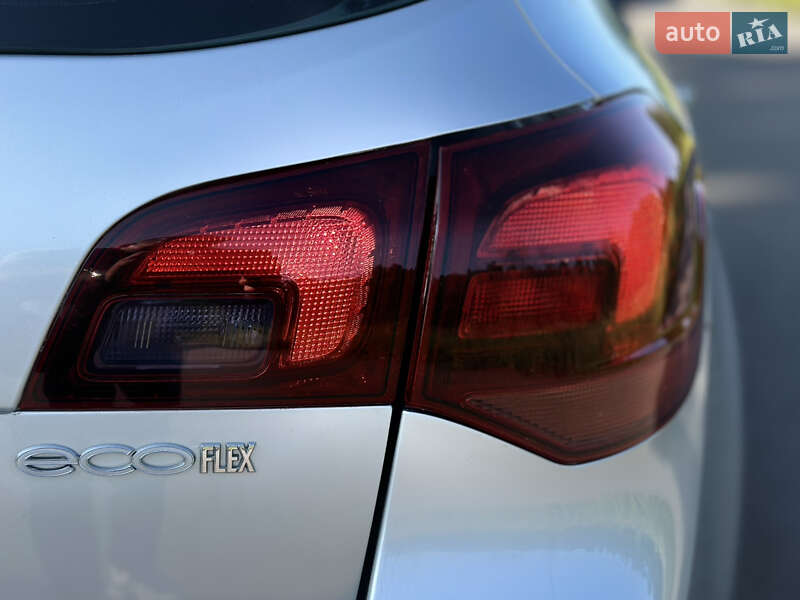 Универсал Opel Astra 2012 в Дрогобыче