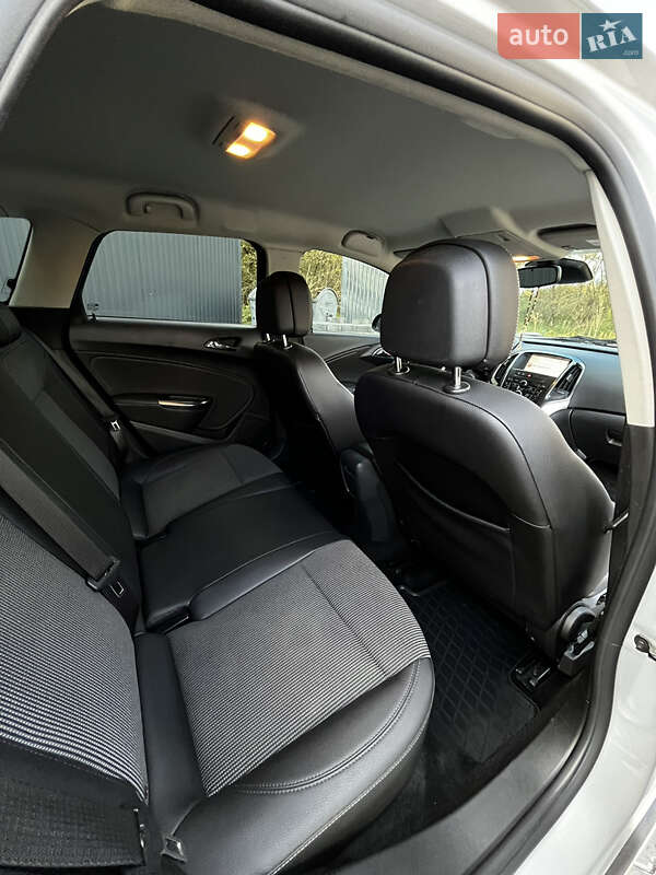 Универсал Opel Astra 2012 в Дрогобыче