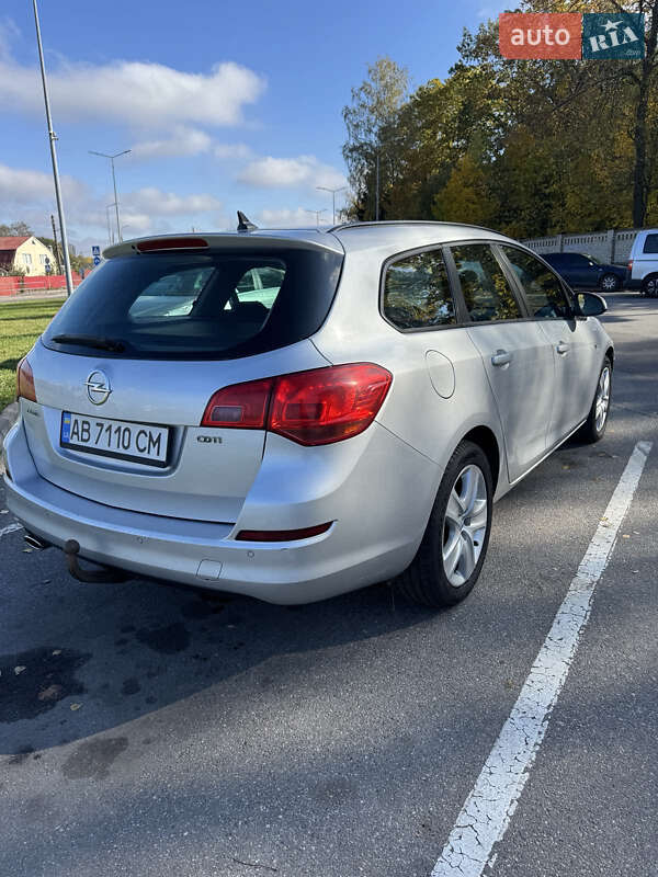 Универсал Opel Astra 2011 в Виннице