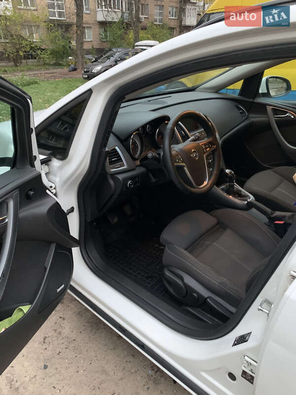 Универсал Opel Astra 2013 в Киеве фото 7 Универсал Opel Astra 2013 в Киеве