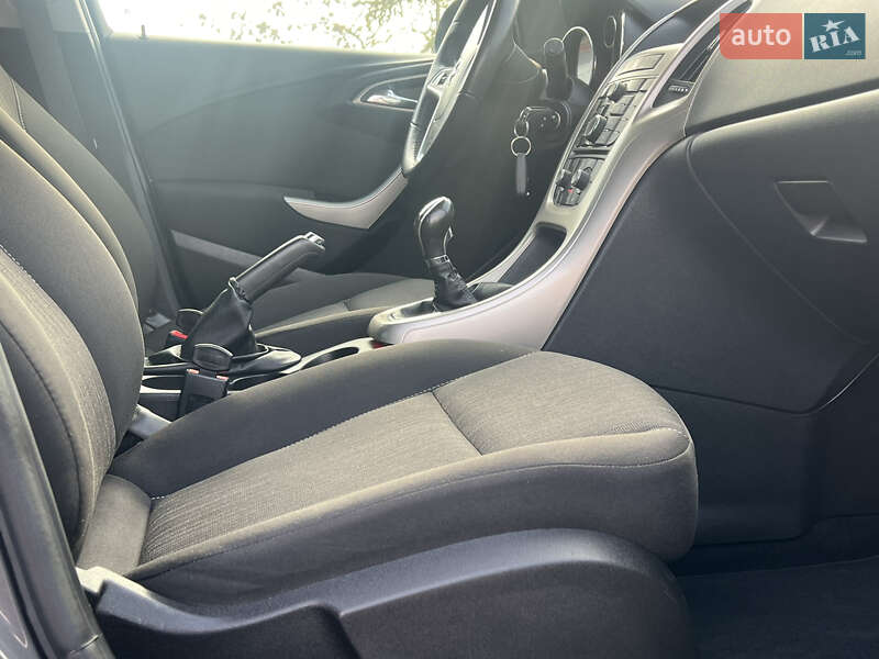 Хэтчбек Opel Astra 2011 в Хороле фото 27 Хэтчбек Opel Astra 2011 в Хороле