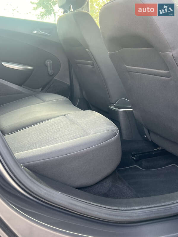 Хэтчбек Opel Astra 2011 в Хороле фото 33 Хэтчбек Opel Astra 2011 в Хороле