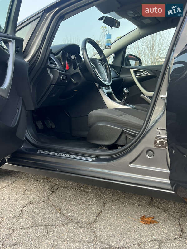 Хэтчбек Opel Astra 2011 в Хороле фото 41 Хэтчбек Opel Astra 2011 в Хороле