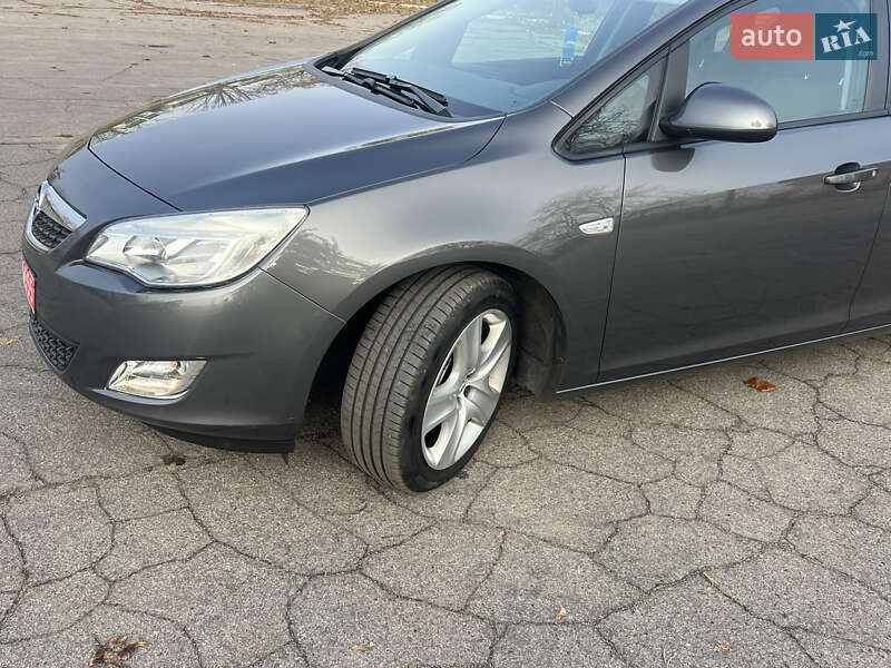 Хэтчбек Opel Astra 2011 в Хороле фото 55 Хэтчбек Opel Astra 2011 в Хороле