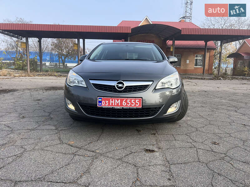 Хэтчбек Opel Astra 2011 в Хороле фото 58 Хэтчбек Opel Astra 2011 в Хороле