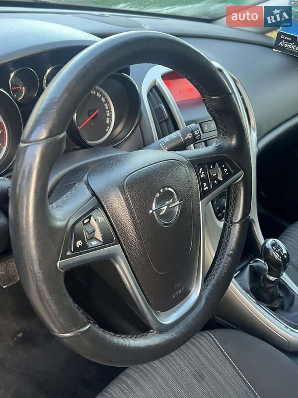 Хэтчбек Opel Astra 2011 в Хороле фото 66 Хэтчбек Opel Astra 2011 в Хороле