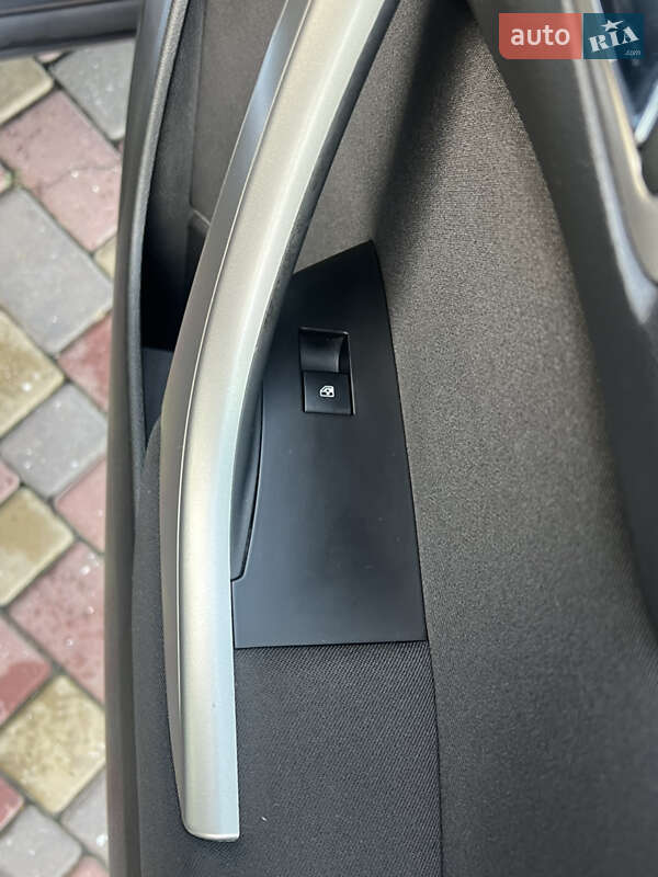 Хэтчбек Opel Astra 2011 в Хороле фото 101 Хэтчбек Opel Astra 2011 в Хороле