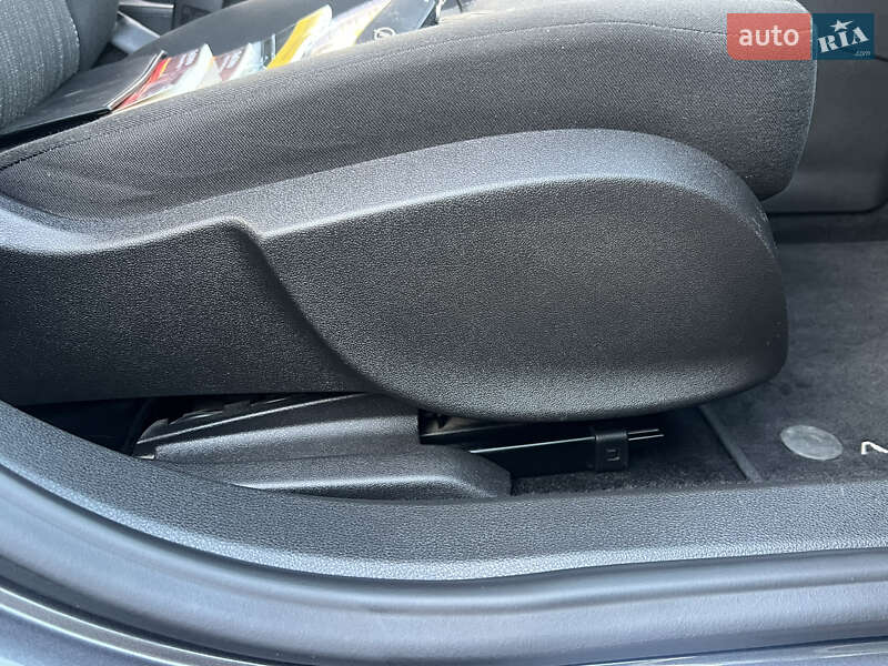 Хэтчбек Opel Astra 2011 в Хороле фото 107 Хэтчбек Opel Astra 2011 в Хороле