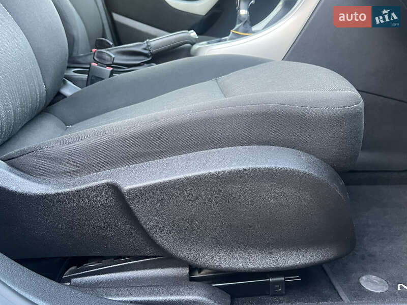 Хэтчбек Opel Astra 2011 в Хороле фото 126 Хэтчбек Opel Astra 2011 в Хороле