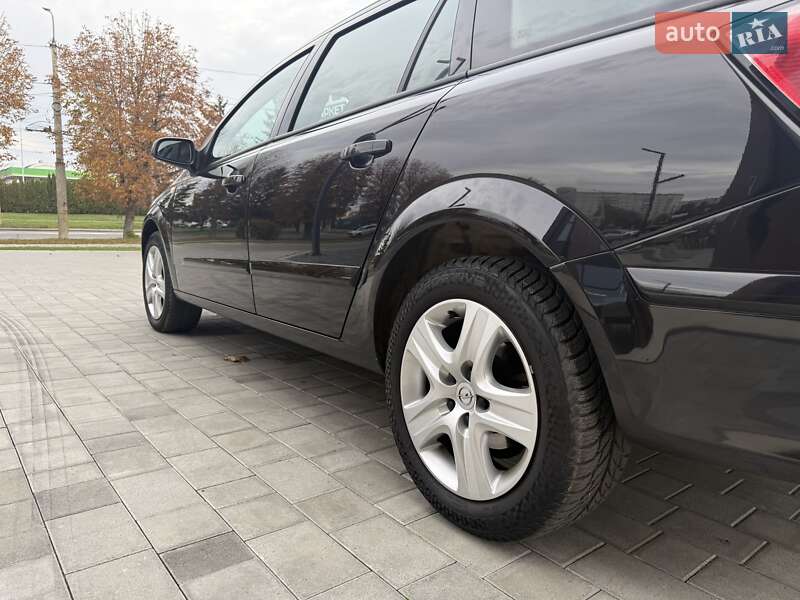 Универсал Opel Astra 2008 в Луцке