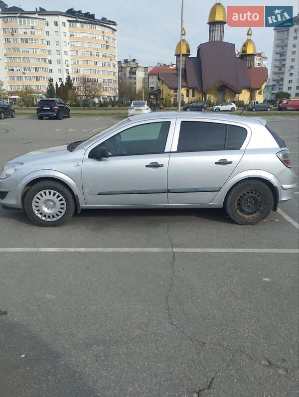 Хэтчбек Opel Astra 2008 в Ивано-Франковске фото 2 Хэтчбек Opel Astra 2008 в Ивано-Франковске