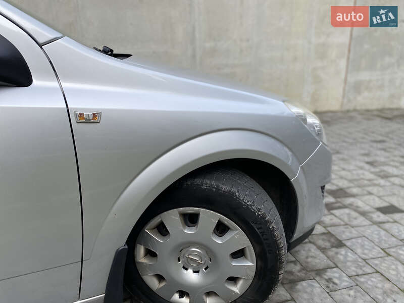 Универсал Opel Astra 2009 в Львове