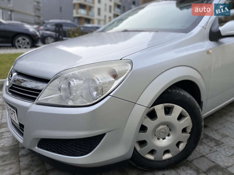 Универсал Opel Astra 2009 в Львове