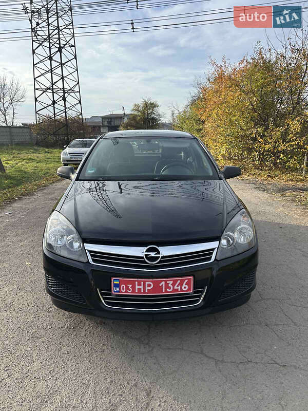 Хэтчбек Opel Astra 2009 в Нововолынске