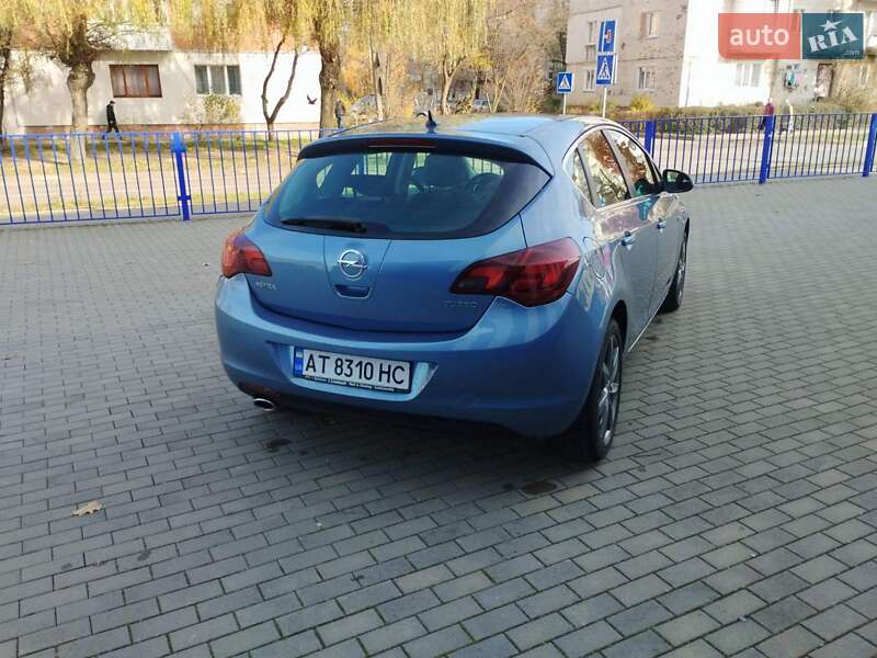 Хэтчбек Opel Astra 2010 в Калуше
