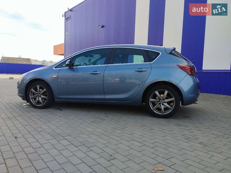 Хэтчбек Opel Astra 2010 в Калуше