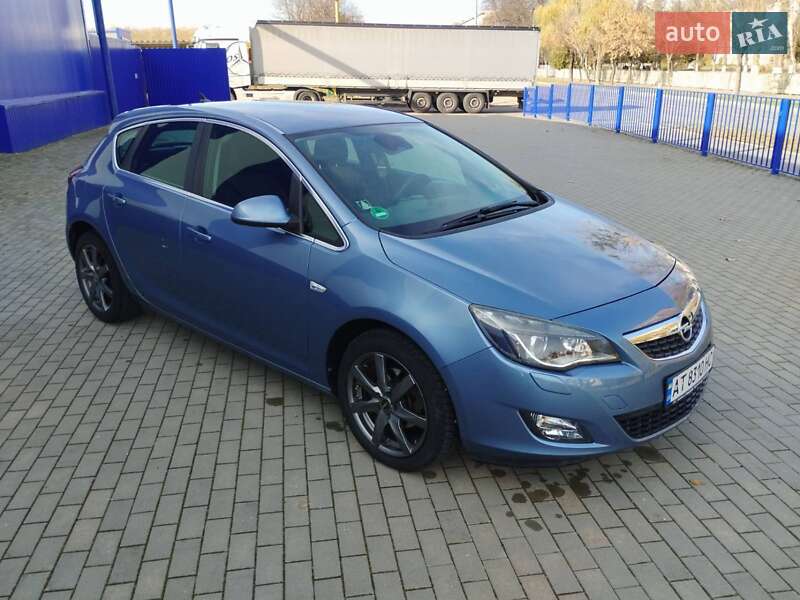 Хэтчбек Opel Astra 2010 в Калуше