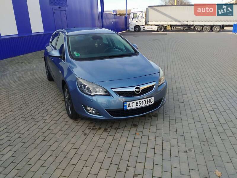 Хэтчбек Opel Astra 2010 в Калуше
